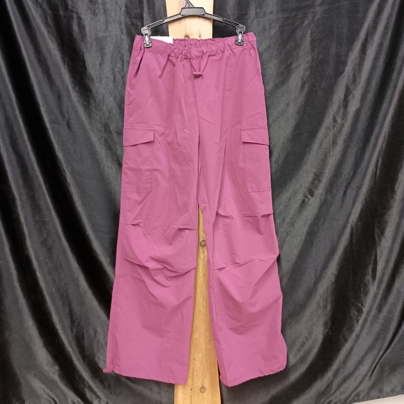 Brand new with tags! Unique Women's Ultra Light Cargo pant - Picture 1 of 12